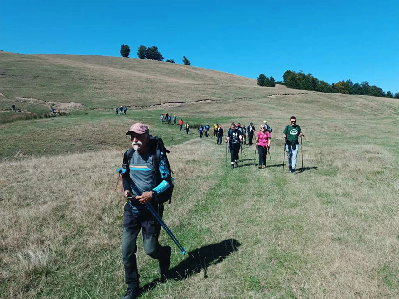 Druženjem i šetnjom na planini Lisac obilježena 132. godišnjica planinarstva