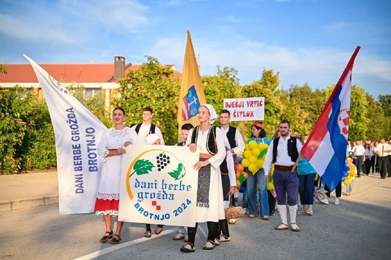 FOTO | Svečano u Čitluku: Održana 69. manifestacija ''Dani berbe grožđa''