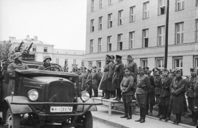 Zajednička parada nacista i komunista nakon okupacije Poljske 1939.