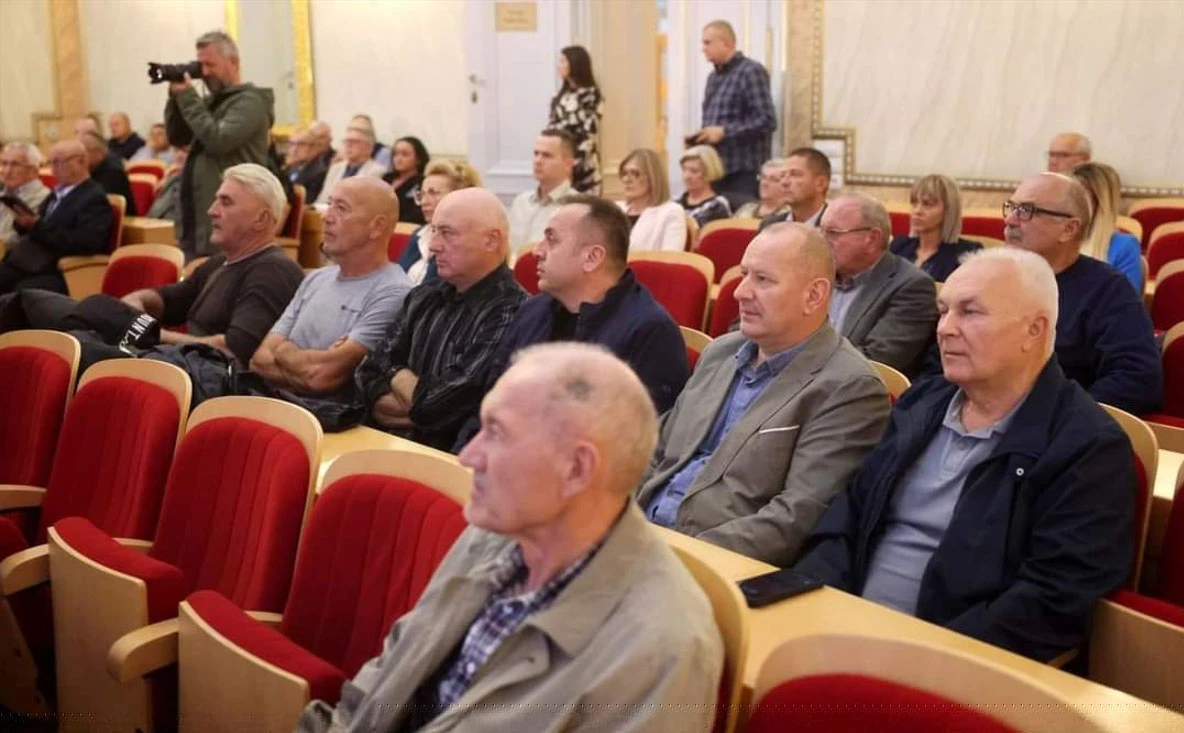 Knjiga Svjedok jednog vremena Ile Vrljića koja svjedoči o Mostaru u Domovinskom ratu predstavljena u Osijeku