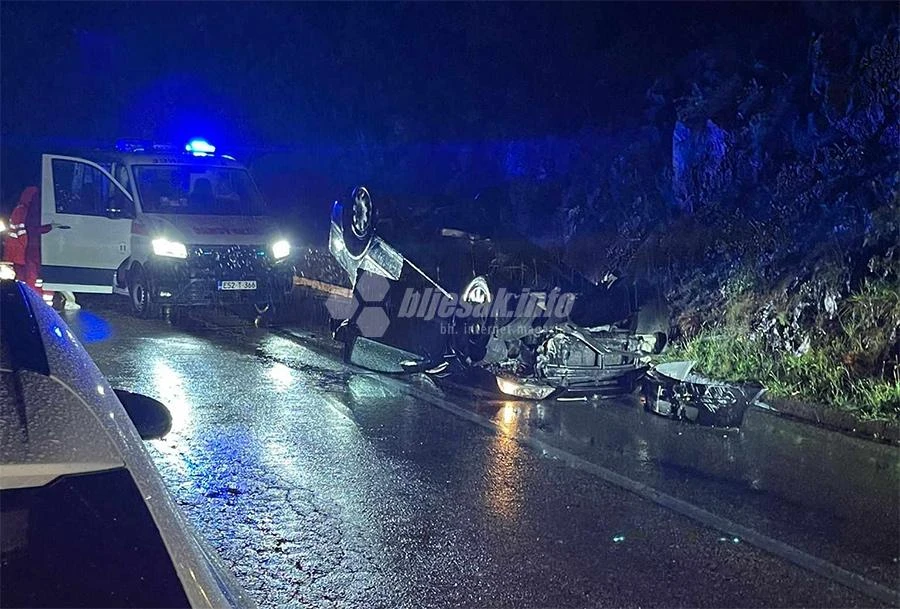 Nesreća u Mostaru: Prevrnuo se automobil