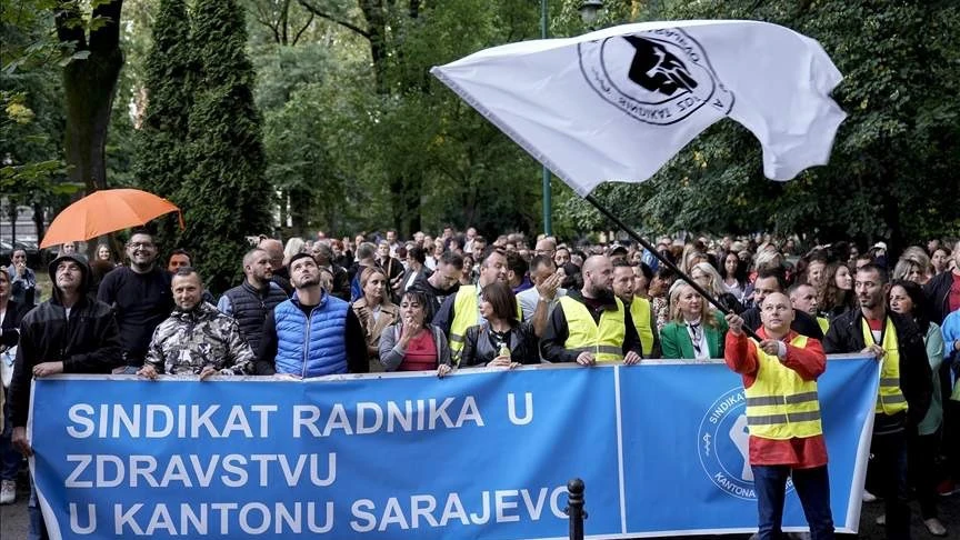 Nezadovoljstvo u Sarajevu - zdravstveni radnici blokiraju promet
