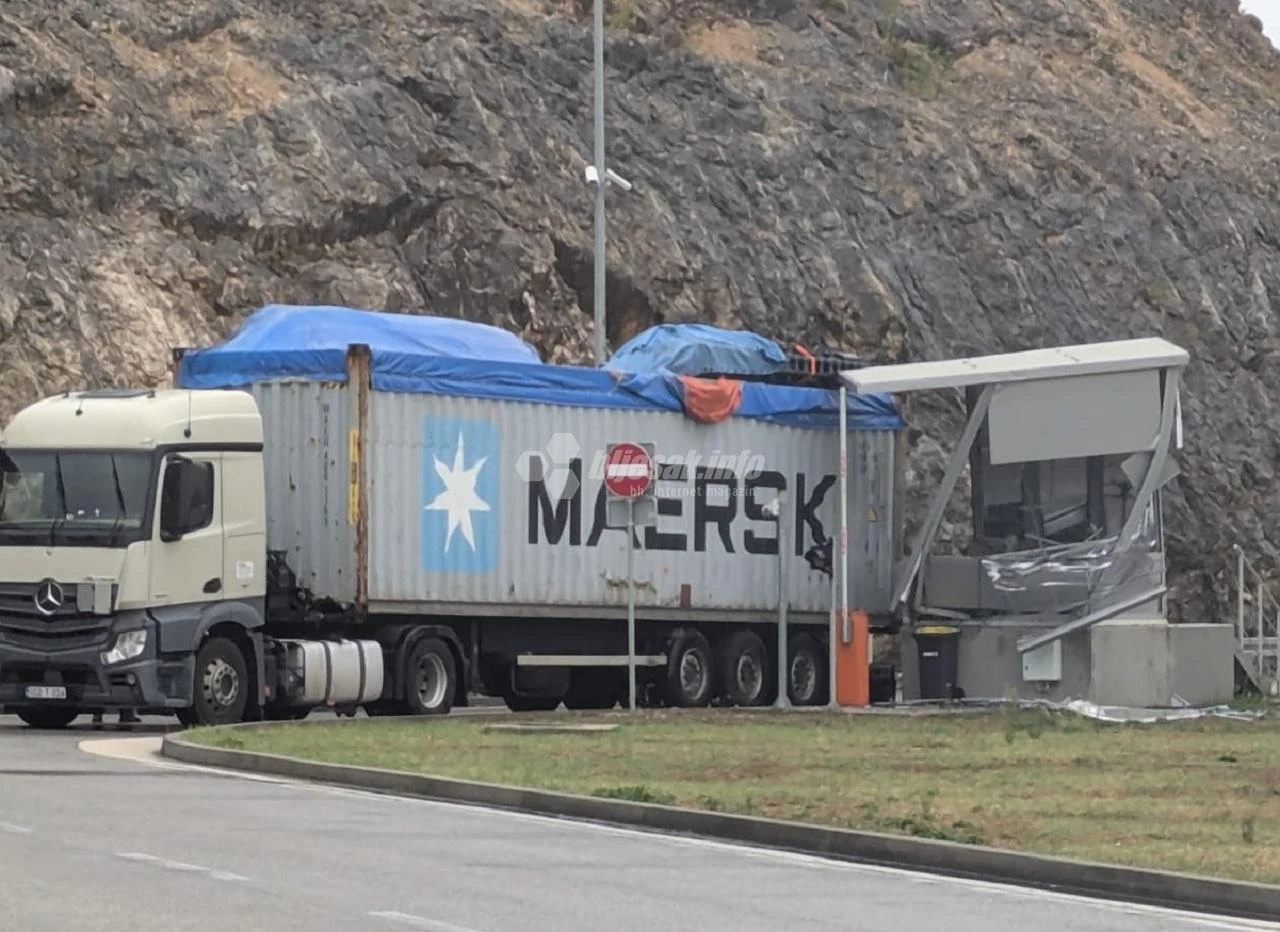 Šleper udario u carinsku kućicu na Bijači i uništio je