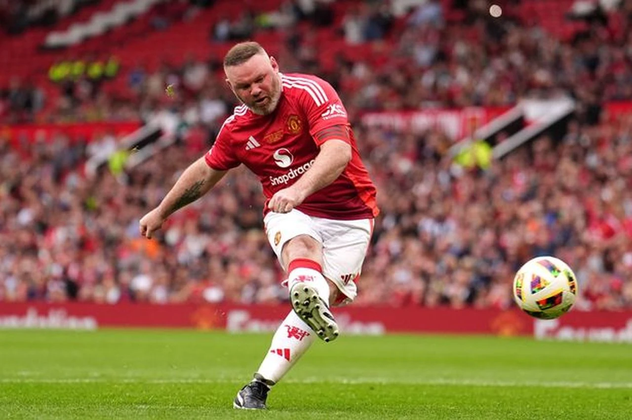 VIDEO I Ništa stomak, Rooney pogađa iz slobodnjaka