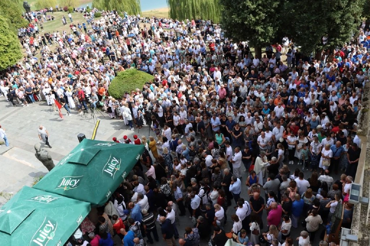 VIDEO | Više tisuća vjernika na Šćitu proslavilo blagdan Male Gospe