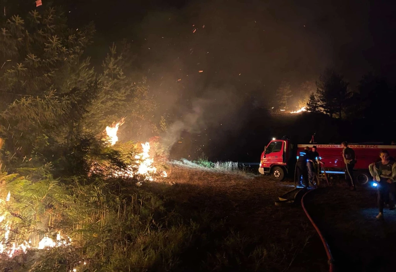 Stravičan požar: Mještani danima gase, vatra stigla do obiteljskih kuća