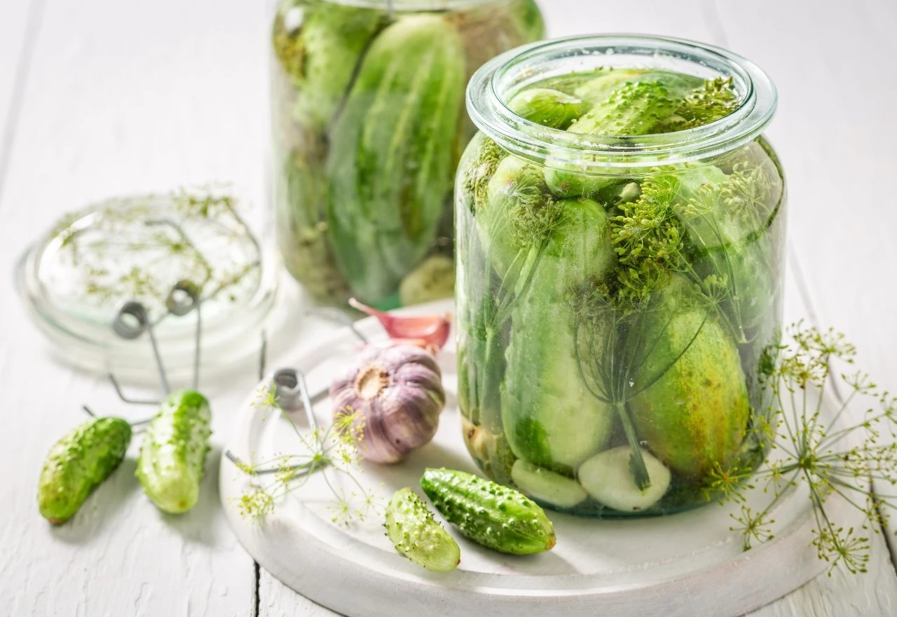 Recept za kisele krastavce koji neće 'pobijeliti' od stajanja
