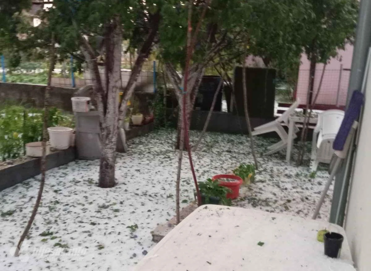 Dijelove Hercegovine pogodilo nevrijeme, padao led, vjetar lomio sve