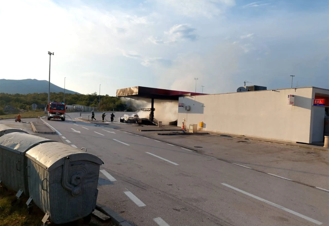 Jedna osoba poginula u požaru na benzinskoj pumpi kod Splita
