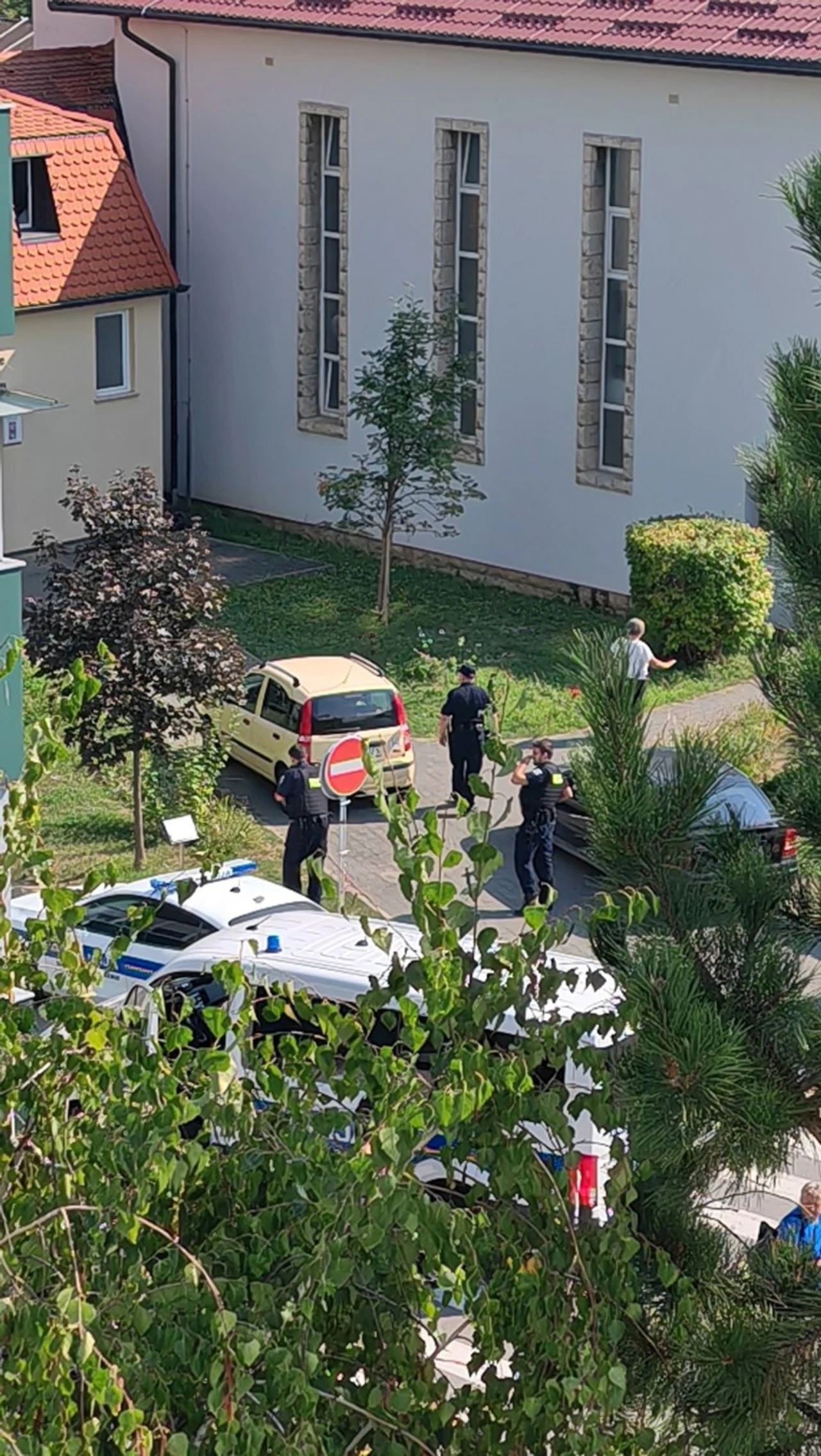Naoružani muškarac ušao u KBC Rebro: Priveden je