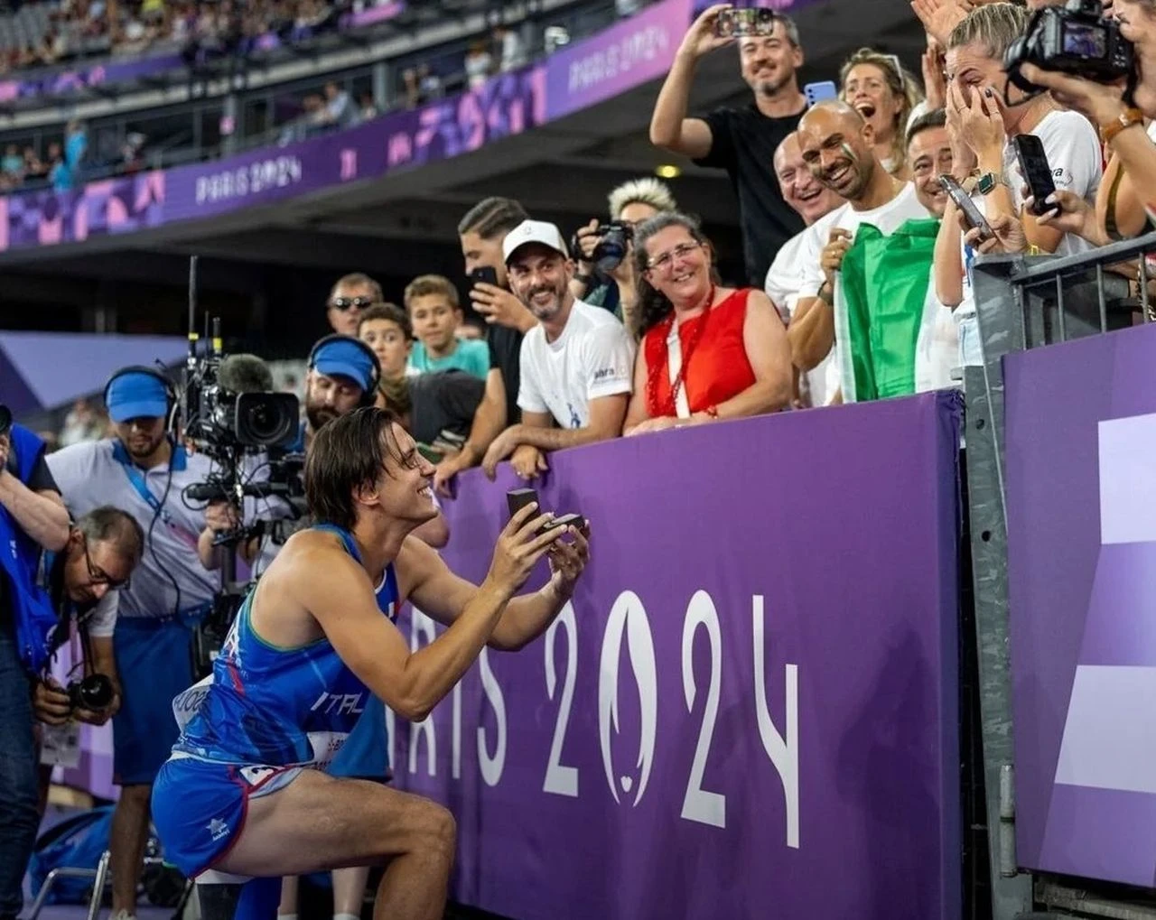 Talijan nakon utrke zaprosio djevojku, cijeli stadion navijao za DA