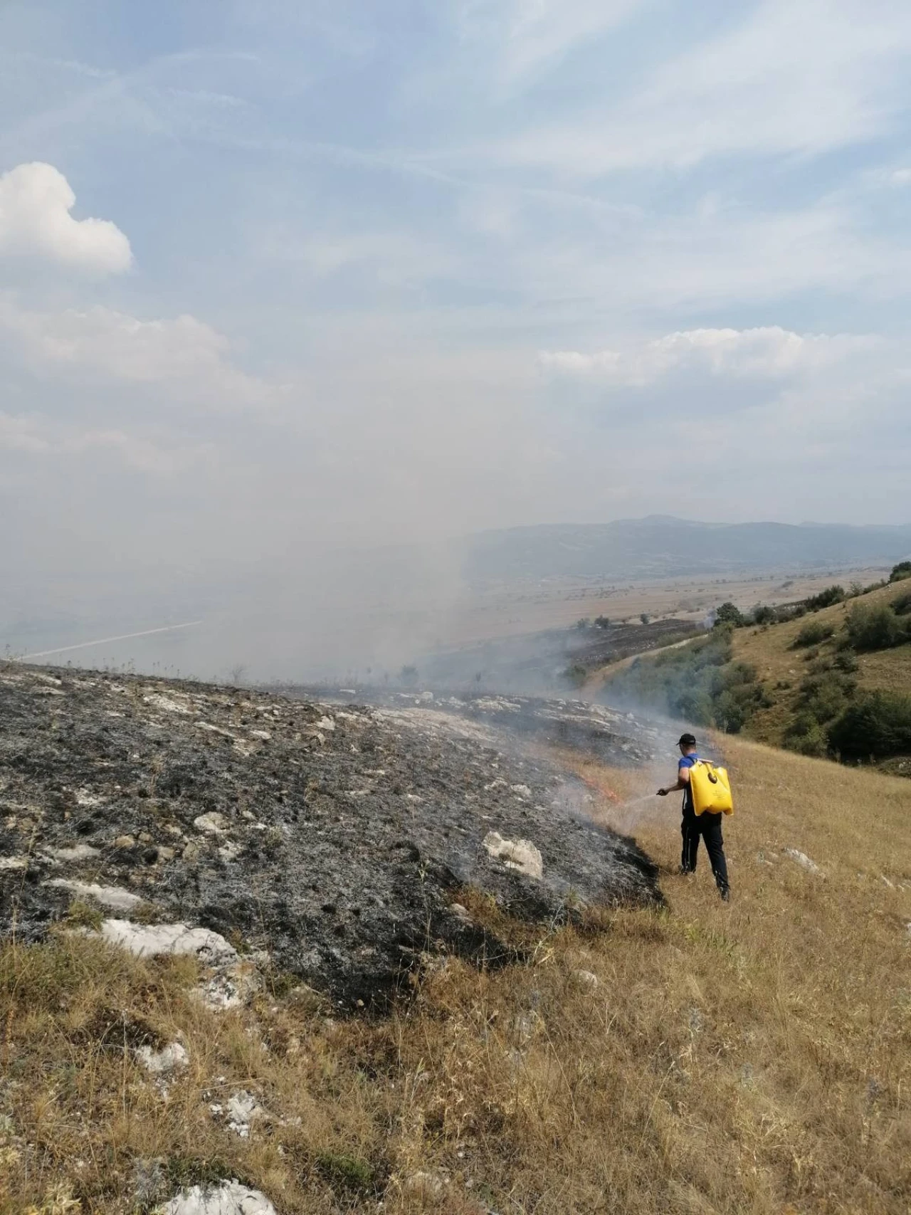 Požarna linija kod Gacka duga više od dva kilometra
