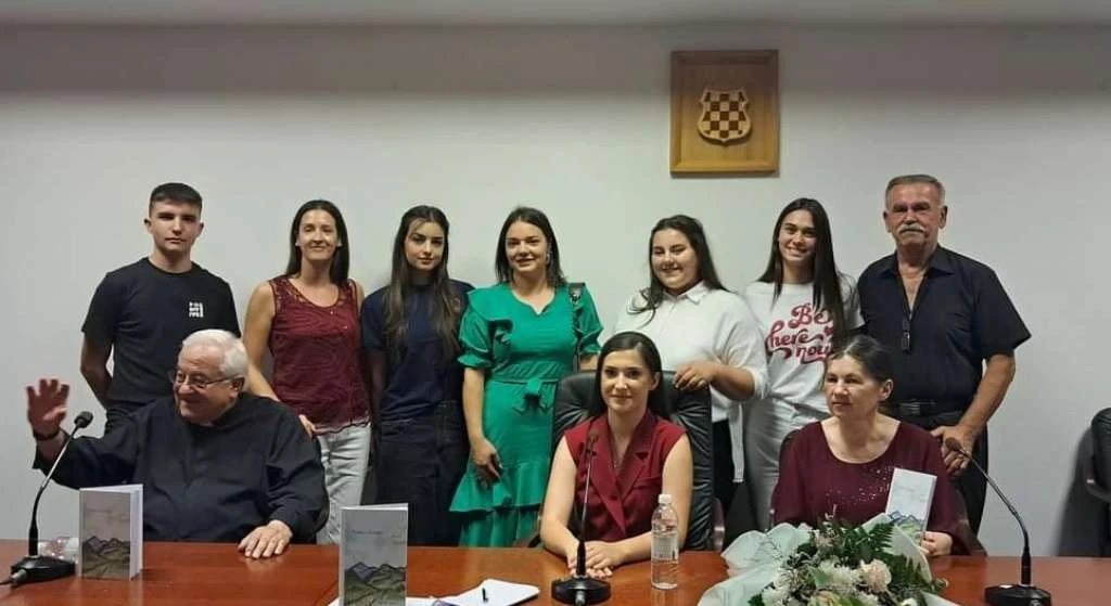 Predstavljena zbirka pjesama 'Nebo i zemlja', autorice Jelene Protrke