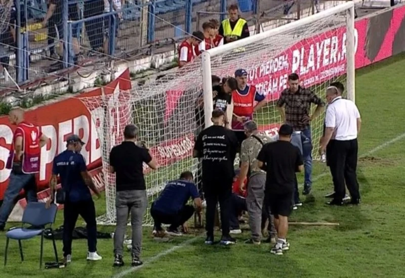 Drama pred utakmicu: Golovi su bili preniski pa su morali kopati