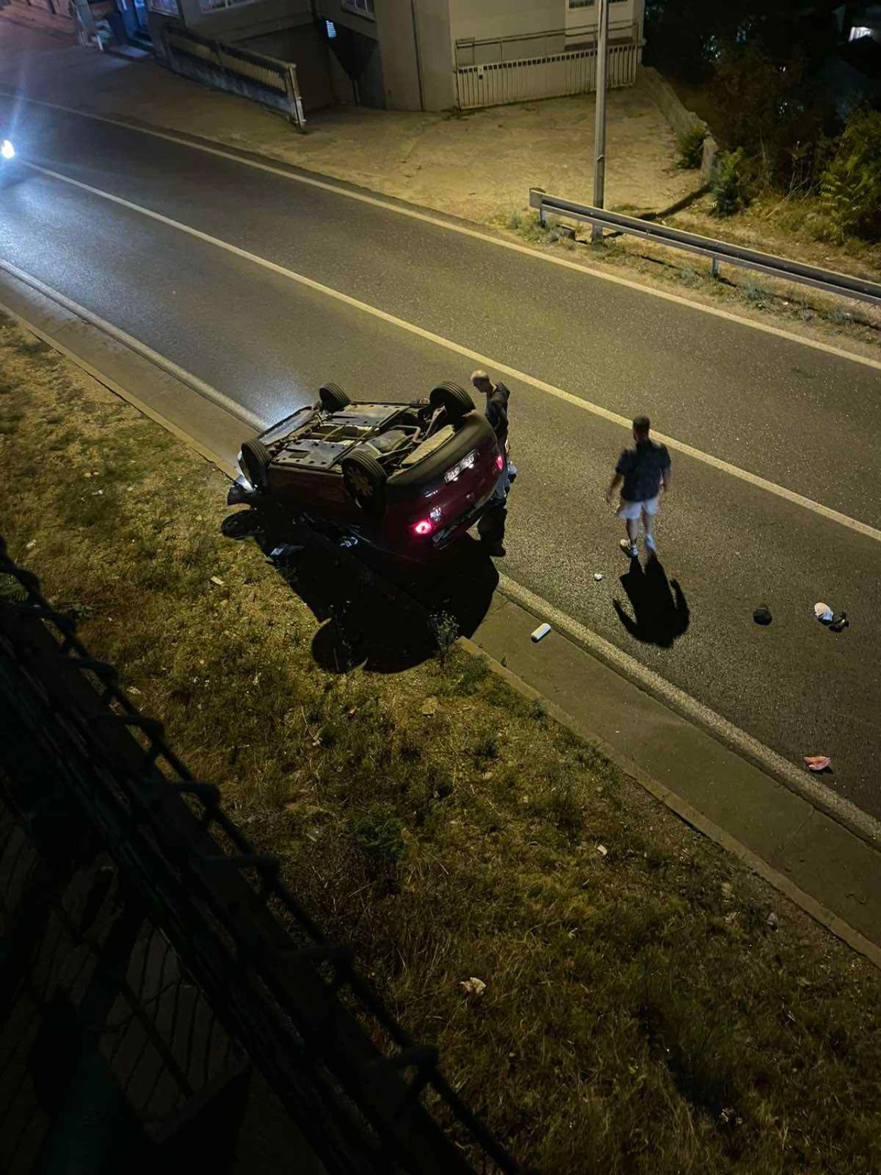 Mostar: Automobil završio na krovu