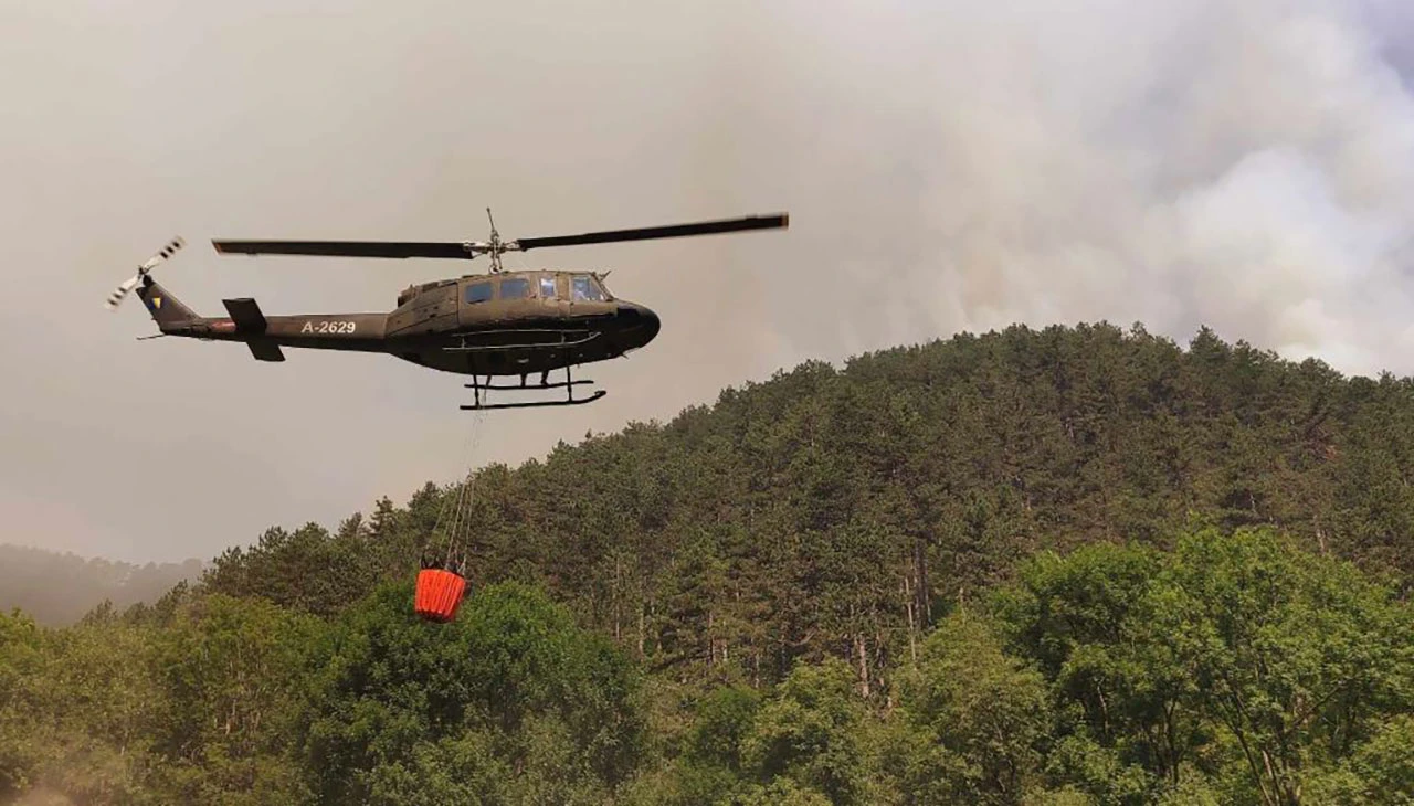 Helikopteri OS BiH angažirani na gašenjima požara u općinama Zavidovići i Kladanj
