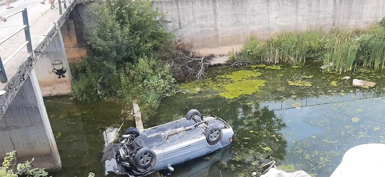 Prometna u Širokom: Automobil sletio u rijeku, vozač teško ozlijeđen