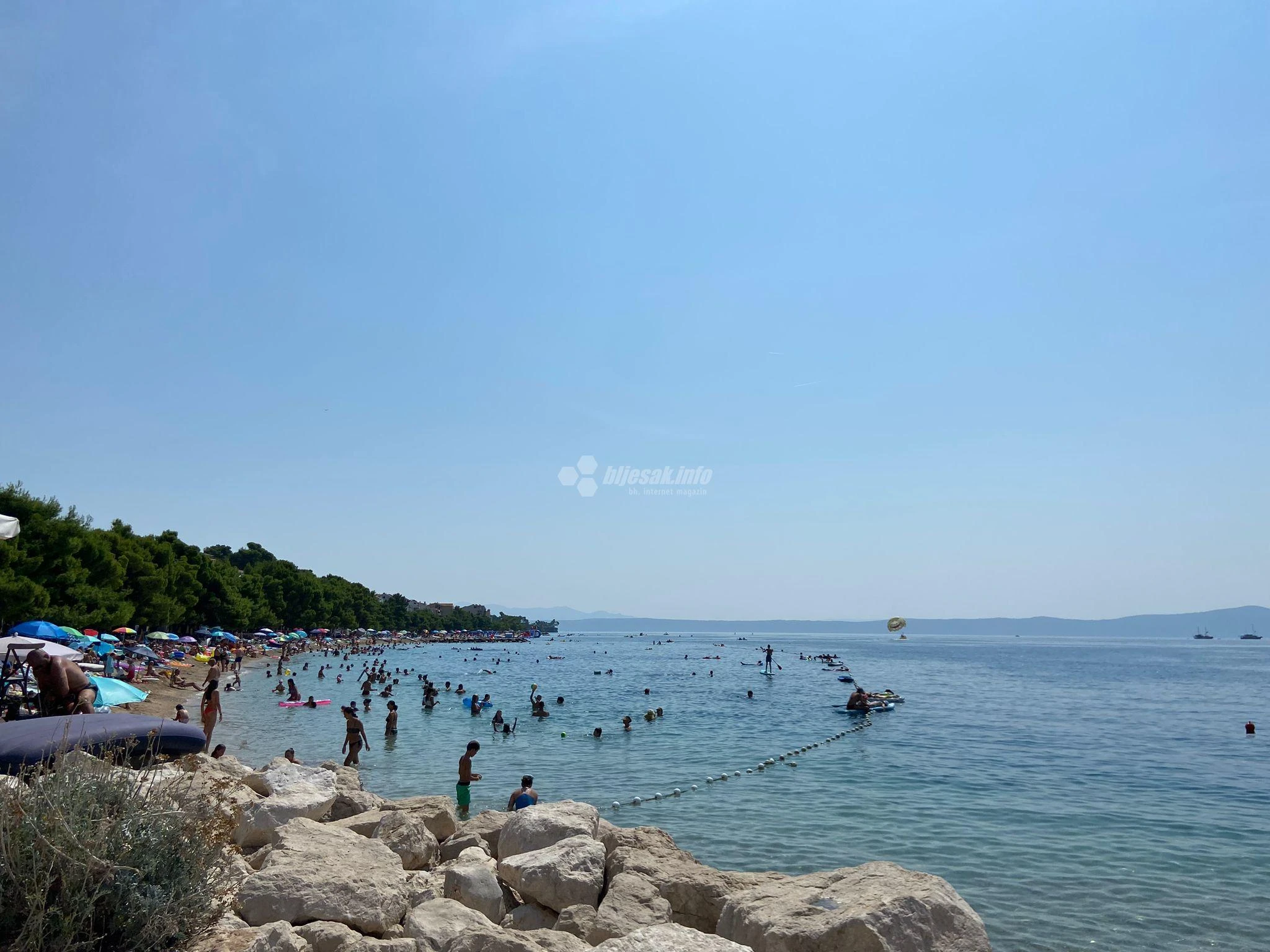 Plaže u Tučepima i dalje pune, ljeto ne pokazuje znakove opadanja