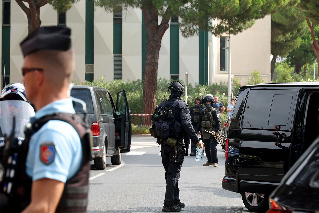 Eksplozija ispred sinagoge, ozlijeđen policajac