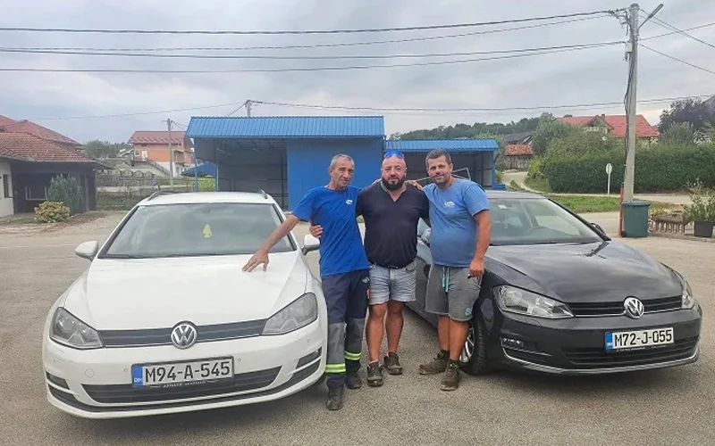 Poslodavac iz Velike Kladuše nagradio dugogodišnje radnike automobilima