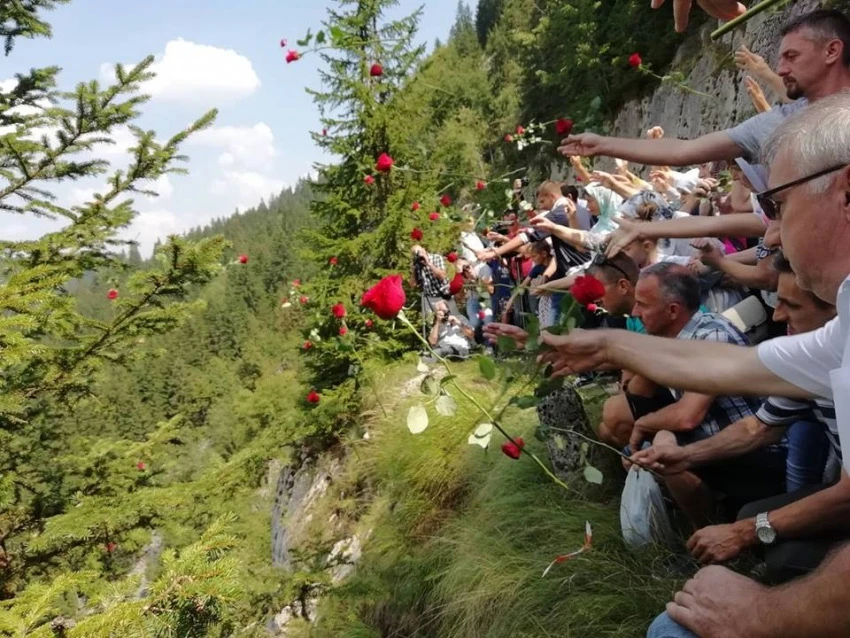 Obilježena 32. godišnjica zločina nad logorašima na lokalitetu Korićanske stijene