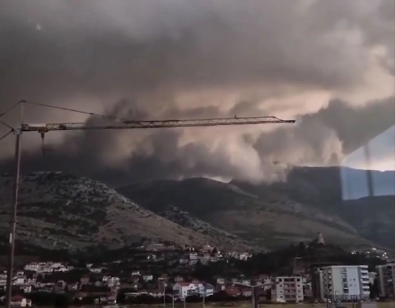 Neugodno i štetno olujno nevrijeme moguće u utorak i srijedu u BiH