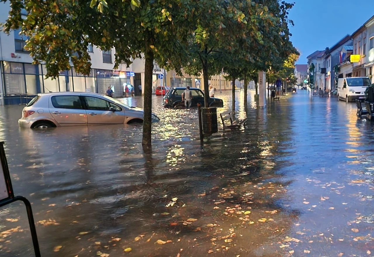 Obilna kiša stvorila probleme u Hrvatskoj: Poplave na ulicama, 'zaplivali' automobili