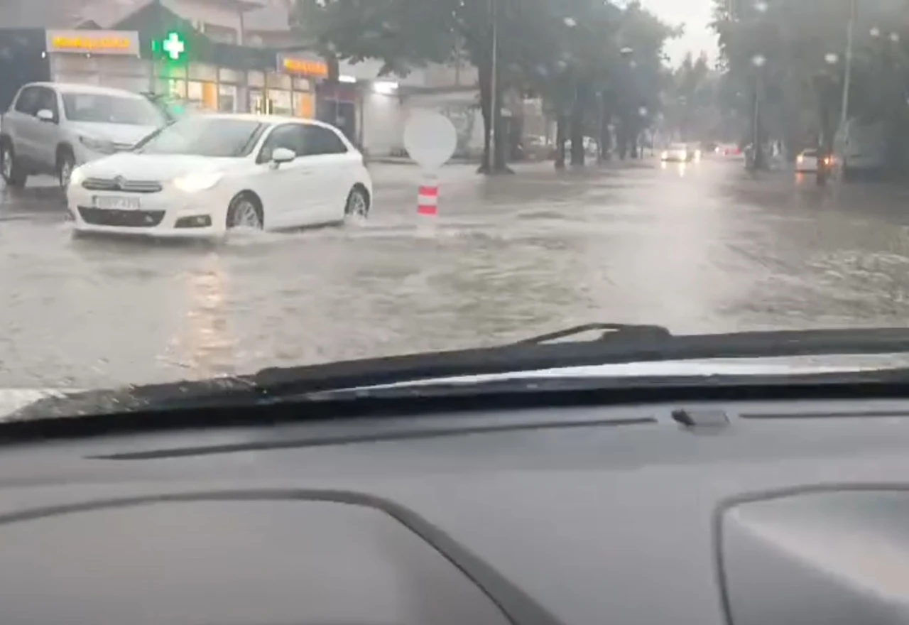 Nevrijeme u Banja Luci: Ulice pod vodom, nastao prometni kaos