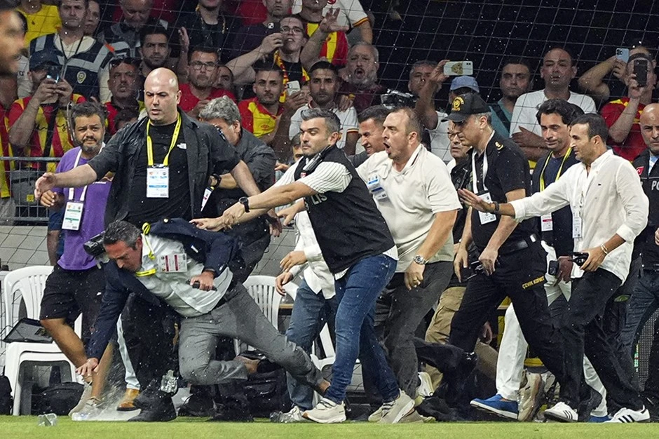 VIDEO | Sramotne snimke stižu iz Turske: Novi navijački neredi