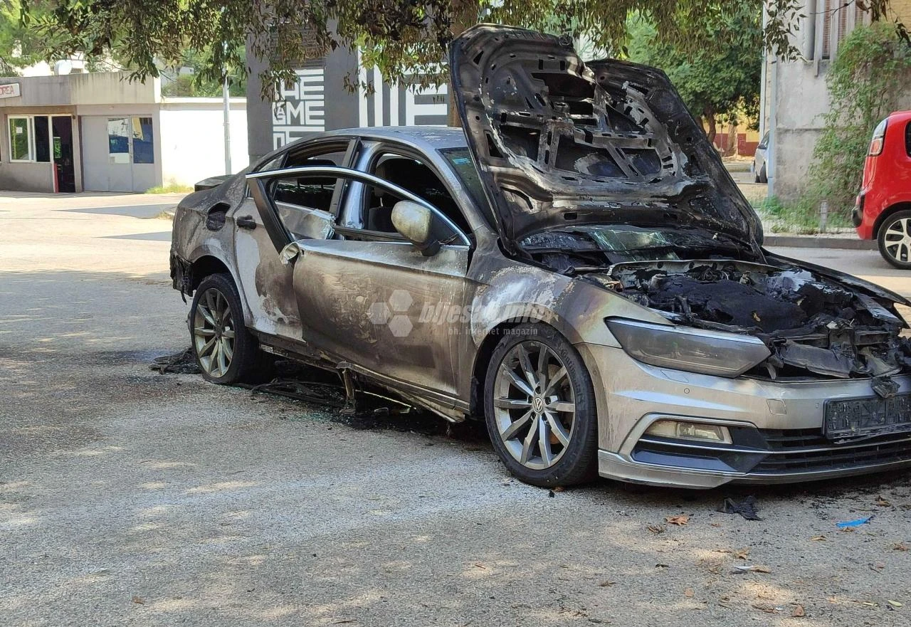 Mostar: Izgorio automobil Slavena Zeljke