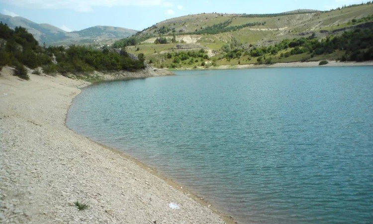 Livno: Ponovno došlo do utapanja u jezeru Mandek, muškarac životno ugrožen
