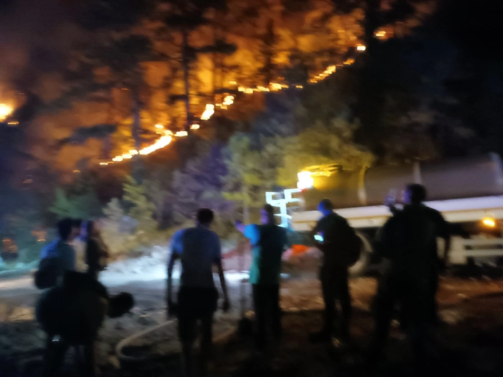 Konjic nakon teške noći - Požar pod kontrolom, vatrogasci i dalje u pripravnosti
