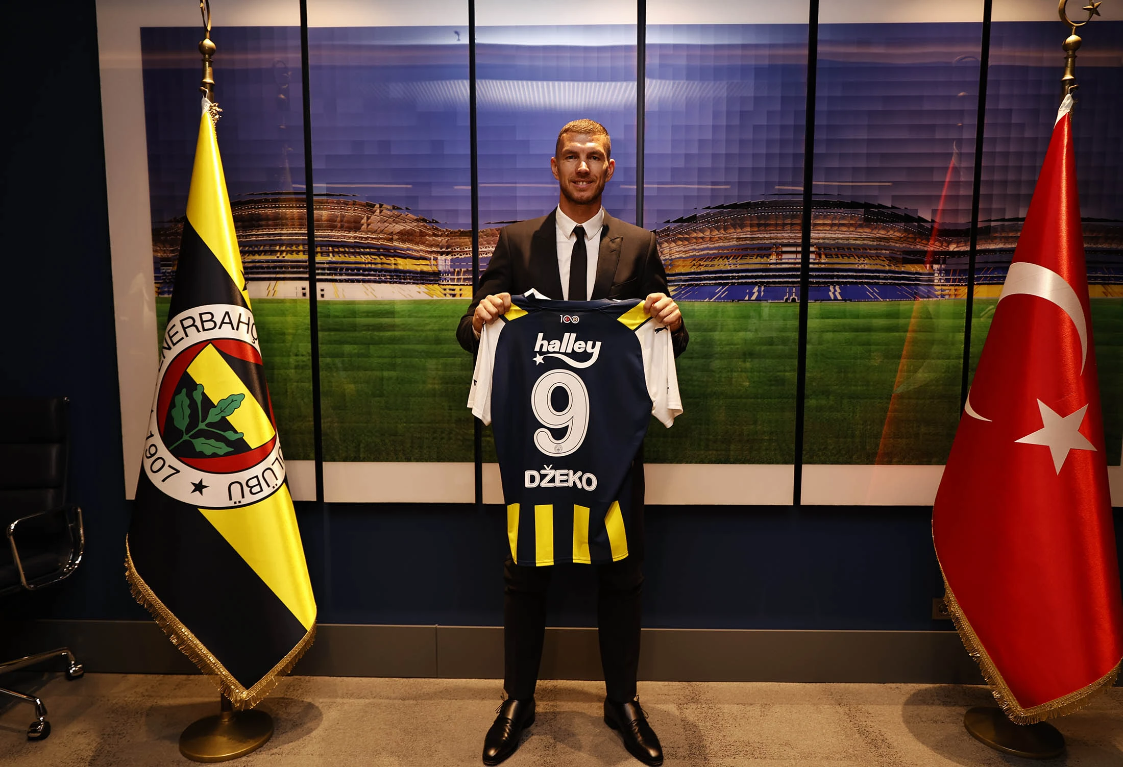 Edin Džeko na udaru navijača Fenerbahčea, tjeraju ga u Hajduk