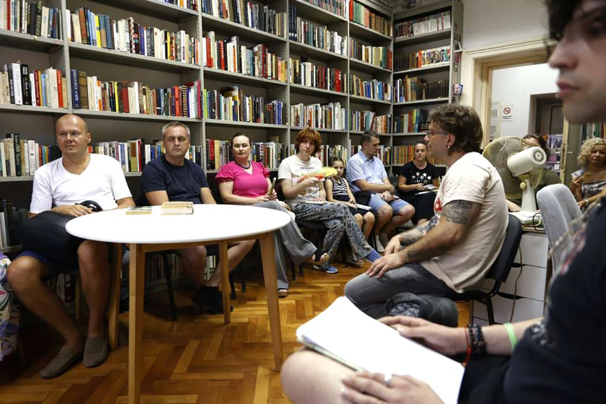 Akcija čitanja knjiga u znak potpore Nacionalnoj i univerzitetskoj biblioteci BiH