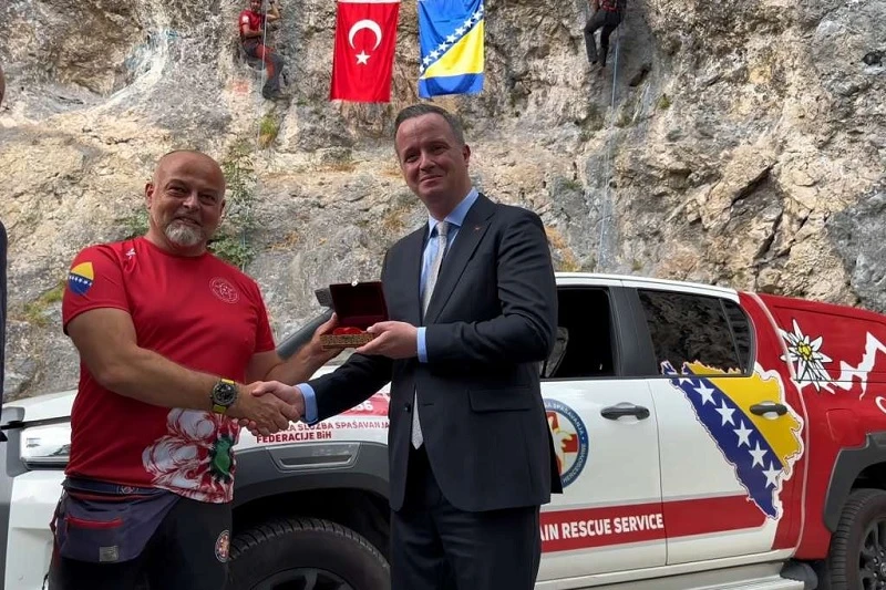 TIKA donirala GSS-u FBiH vozilo za potragu i spašavanje