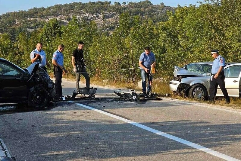 Jedna osoba poginula u frontalnom sudaru automobila kod Bileće