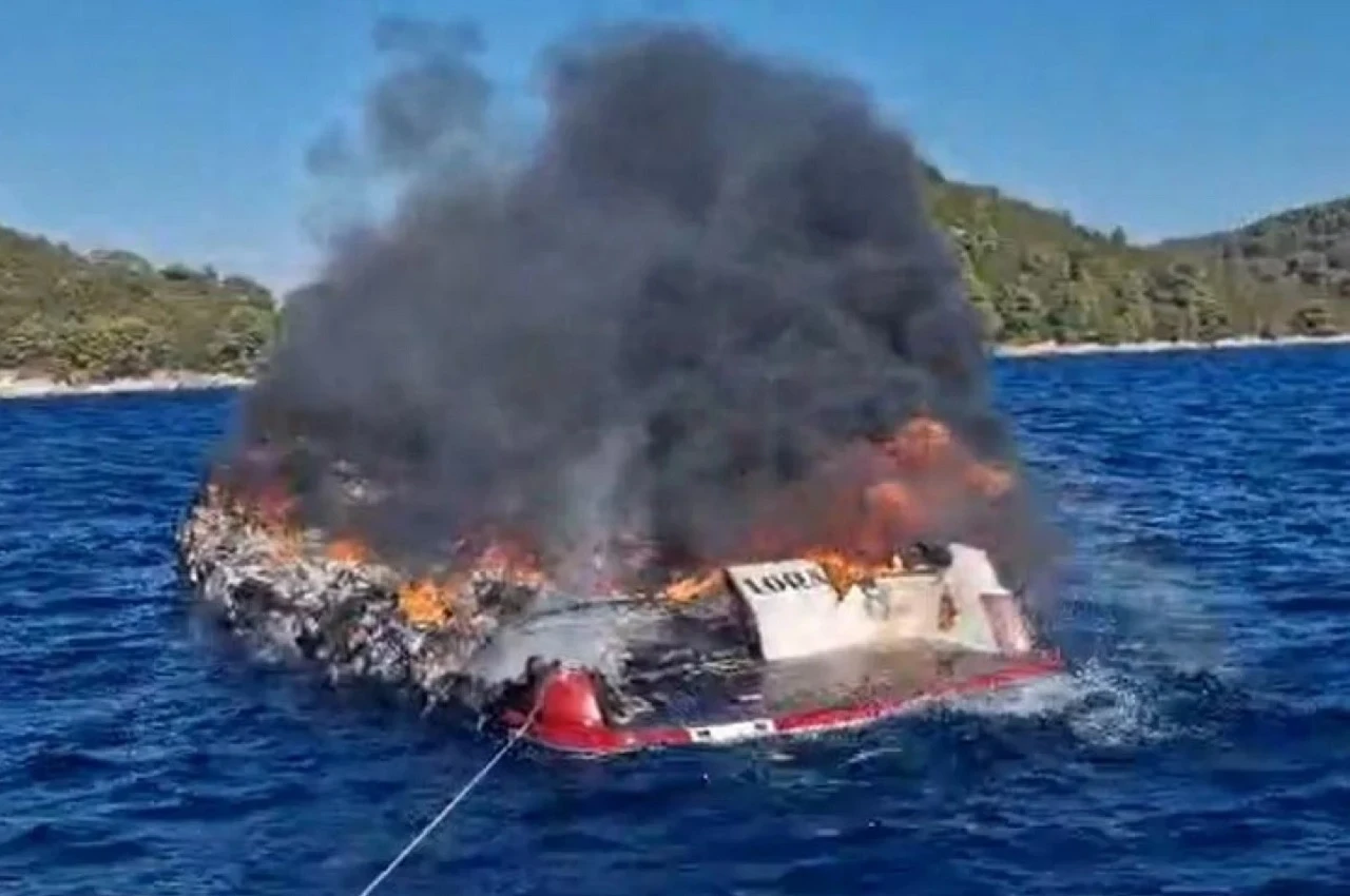 Iz gorućeg glisera kod Mljeta spašeno šestero izletnika iz Mostara