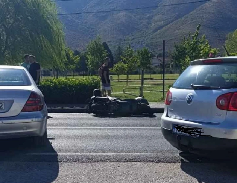 FOTO | Kaos na M17 u Vrapčićima zbog prometne nesreće