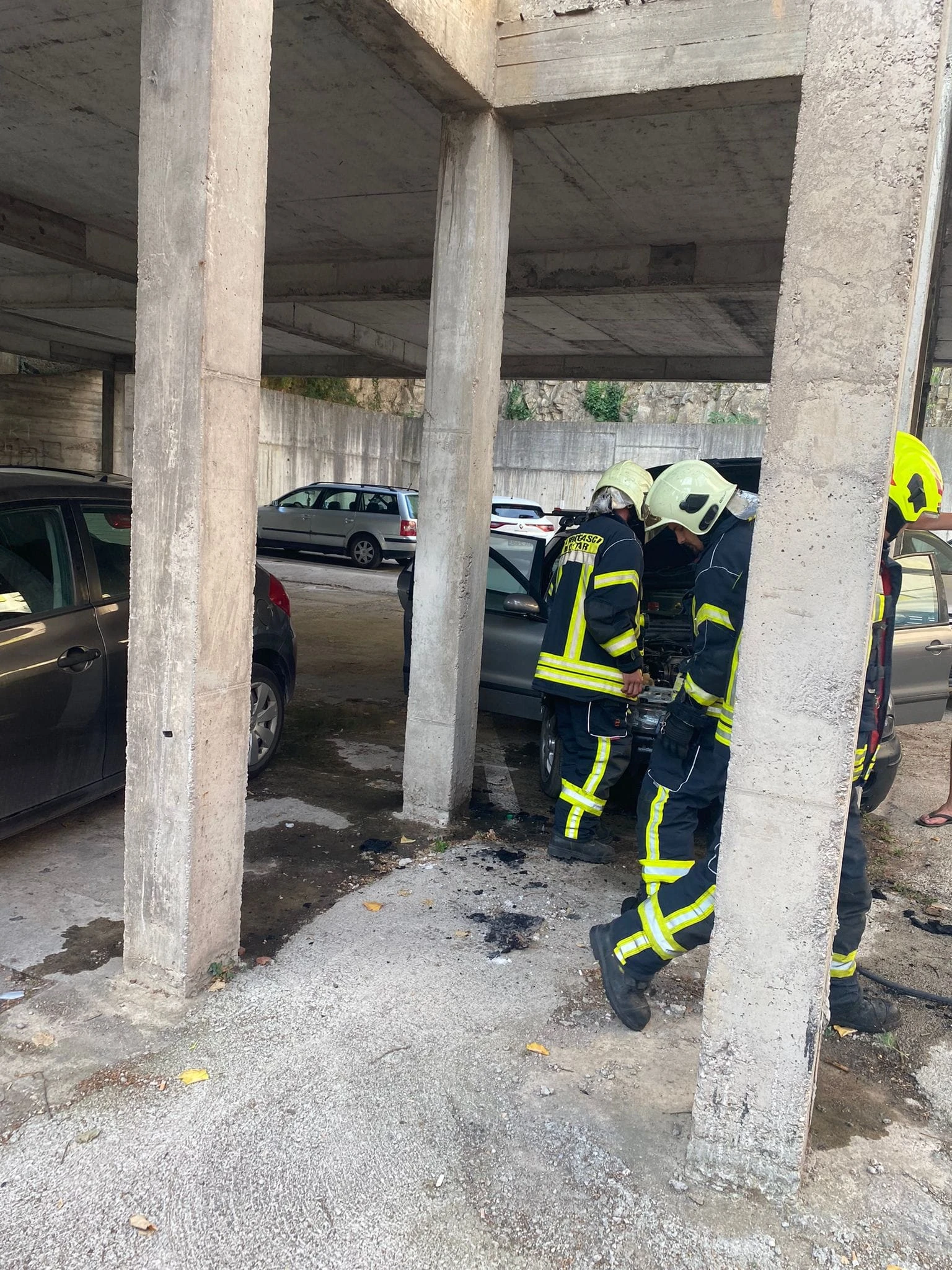 Mostar: Požar na automobilu i otvaranje stana