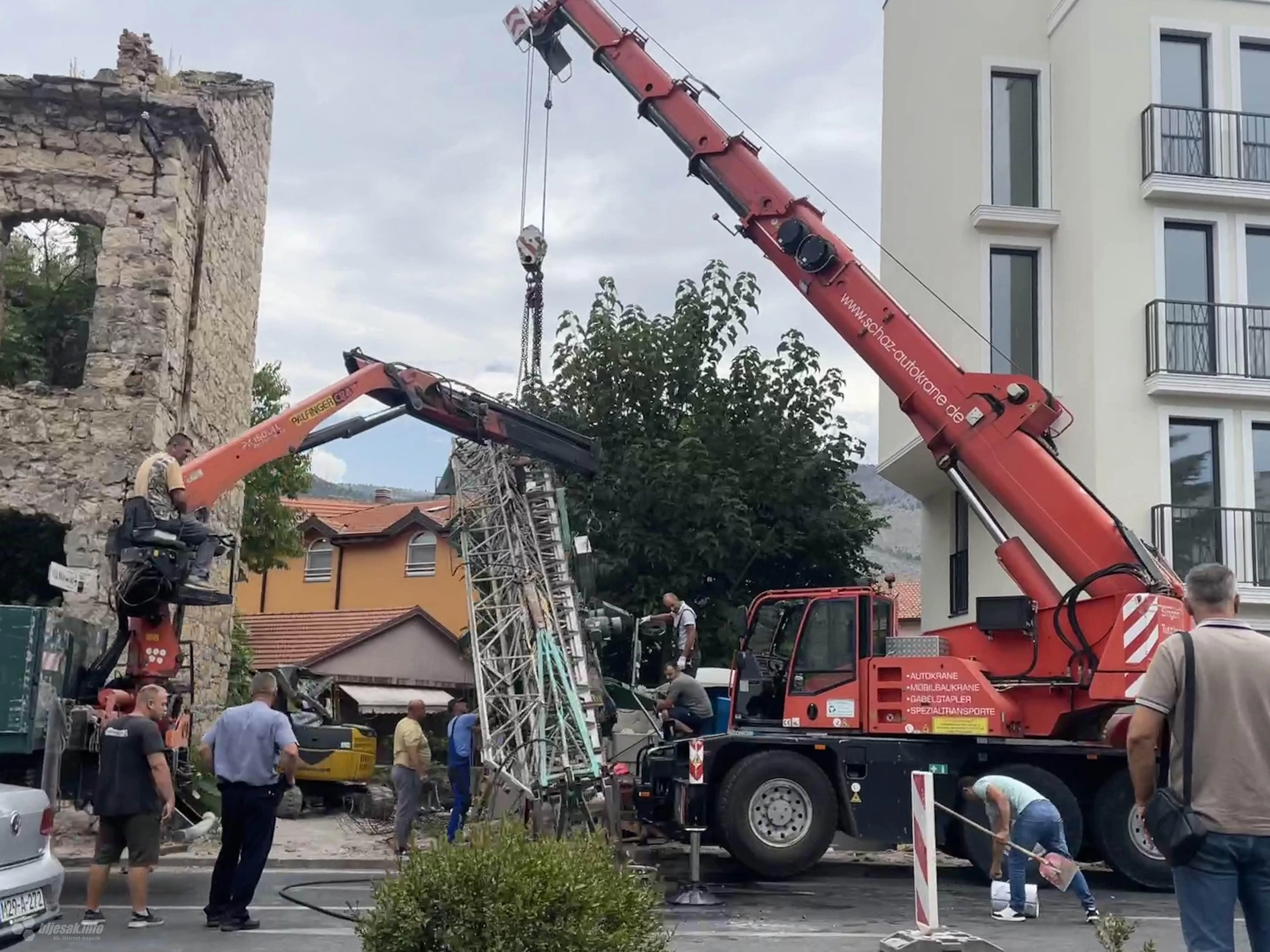 Mostar - Prometne gužve na Bulevaru, pao dio dizalice