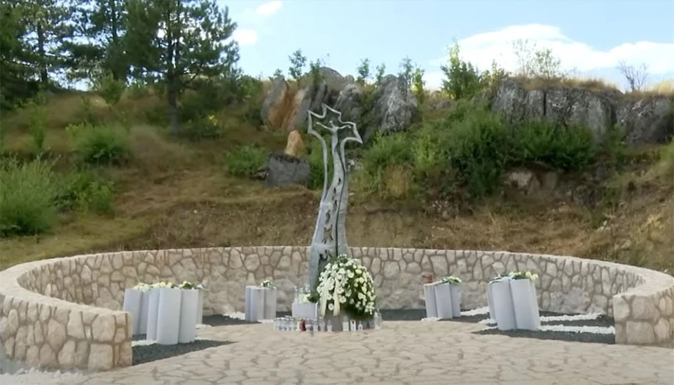 U Tribistovu blagovlovljen spomenik za osam tragično preminulih mladih 