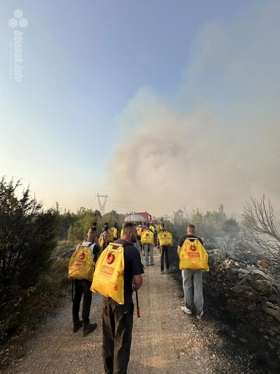 Požari kod Jasenice i Krivodola zasad pod nadzorom, ali opasnost nije prošla