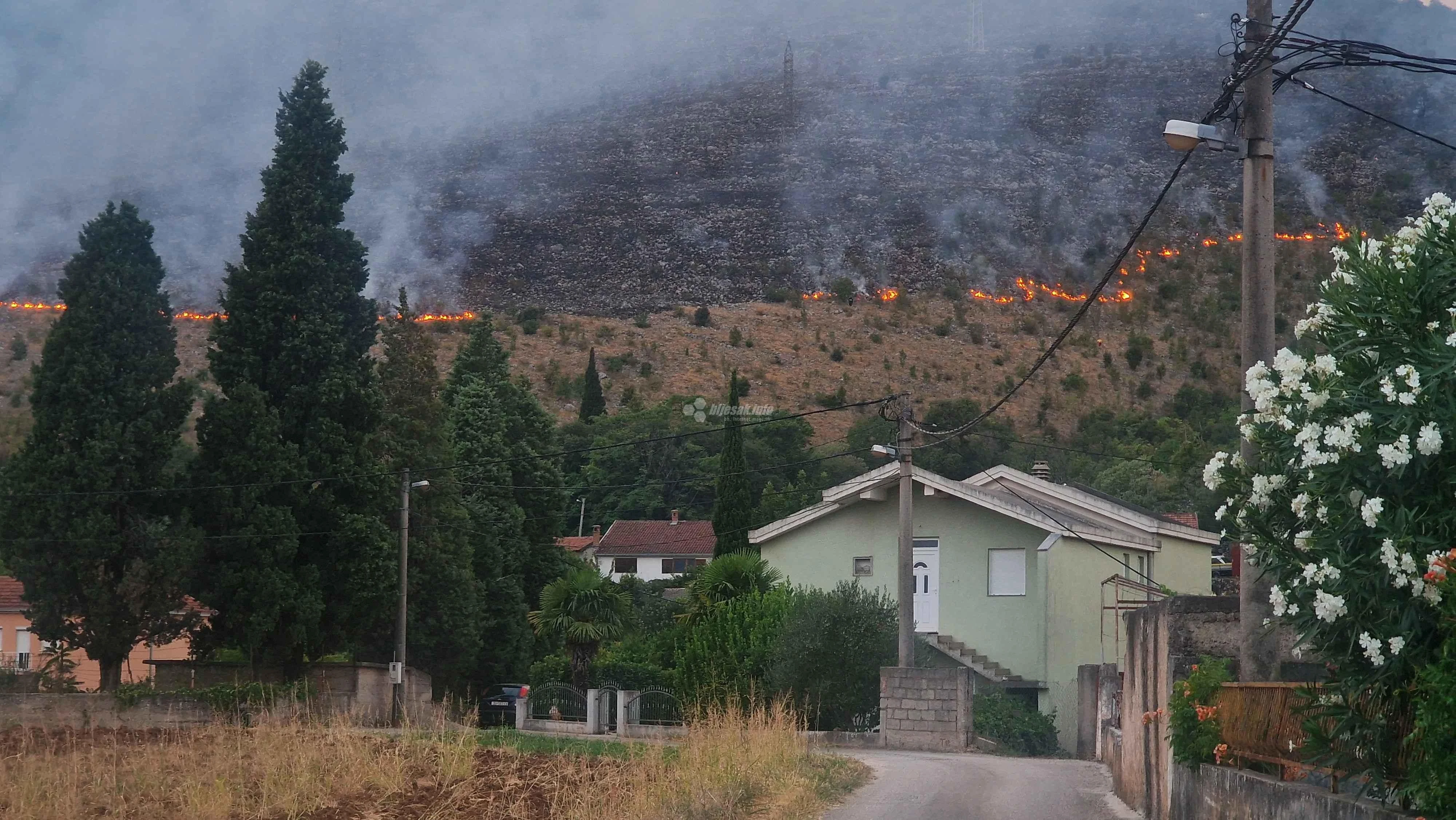 Jasenica - brane se kuće na tri lokacije, požarna linija velika