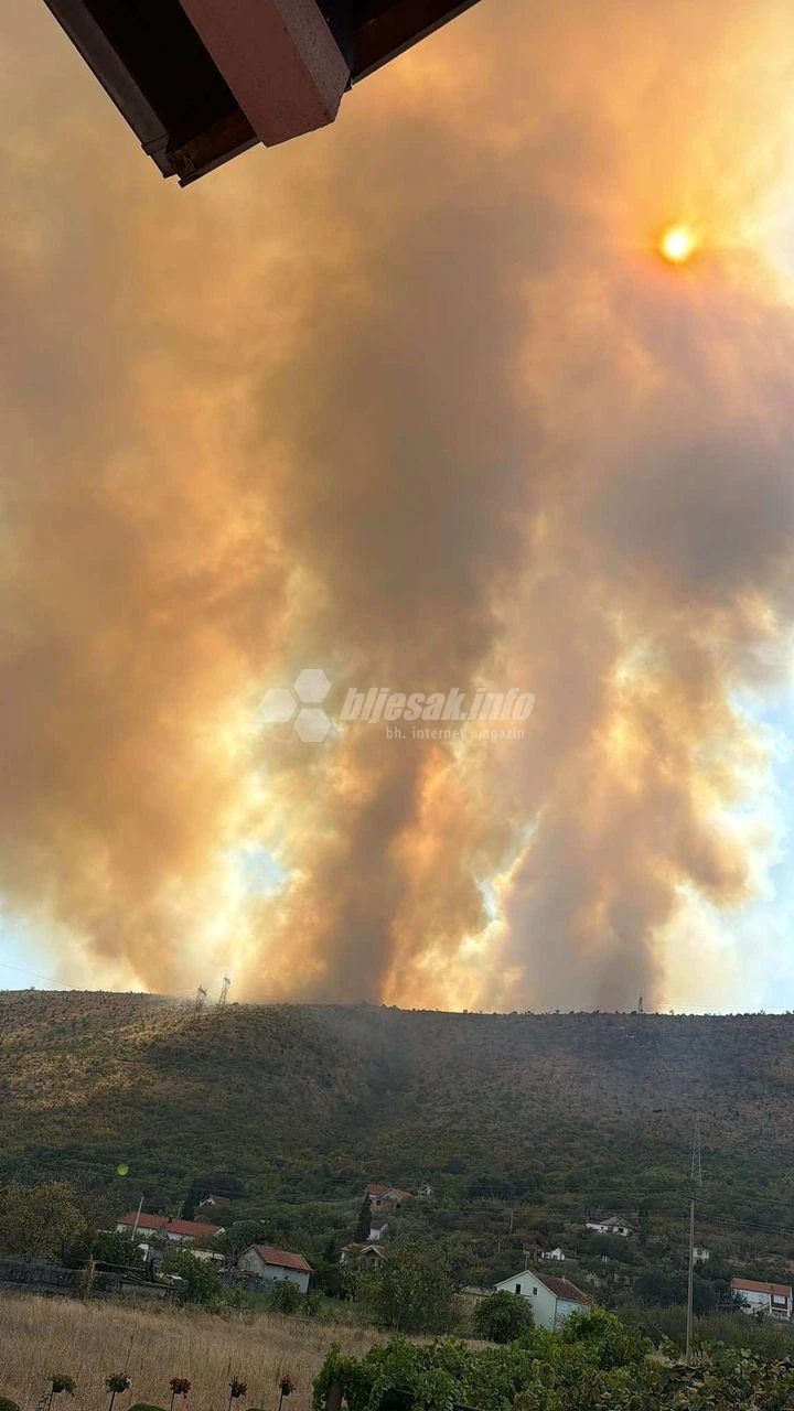 FOTO/VIDEO - Požar u Jasenici, ugrožene kuće