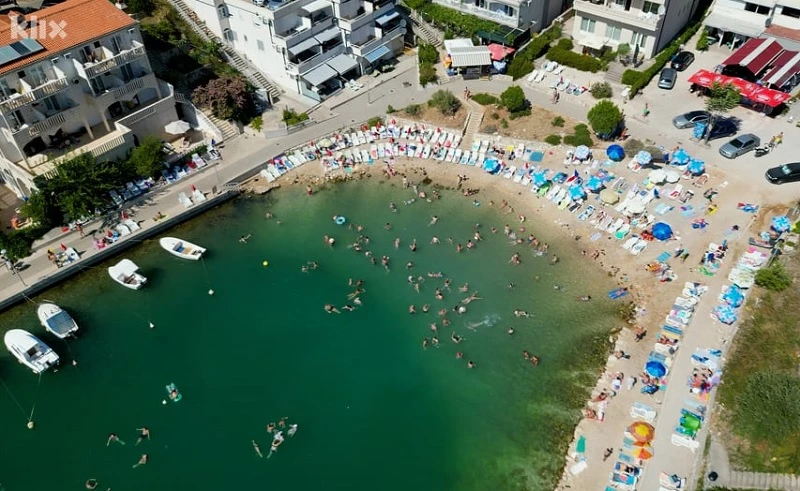 VIDEO | Neum usred ljeta iz ptičje perspektive - plaže krcate!