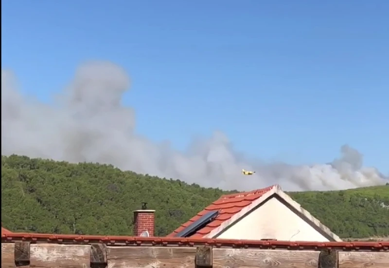 VIDEO | Veliki požar kod Skradina: Započela evakuacija stanovnika