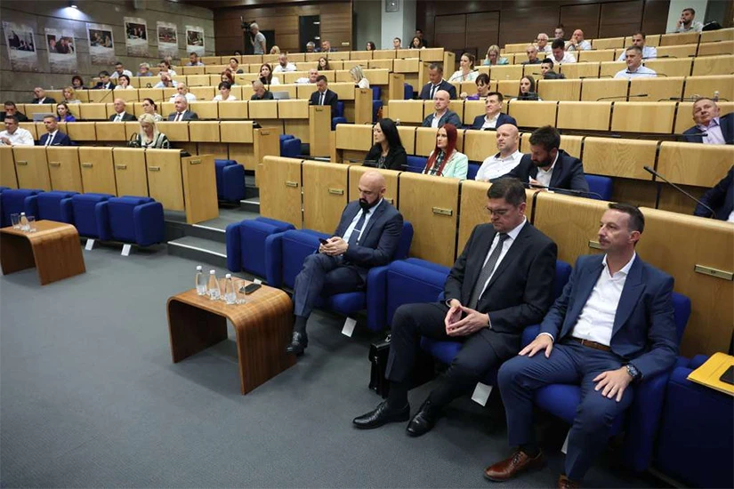 Dom naroda: Braniteljima povećana primanja, oboreno zaduženje za mostarsku dionicu Koridora