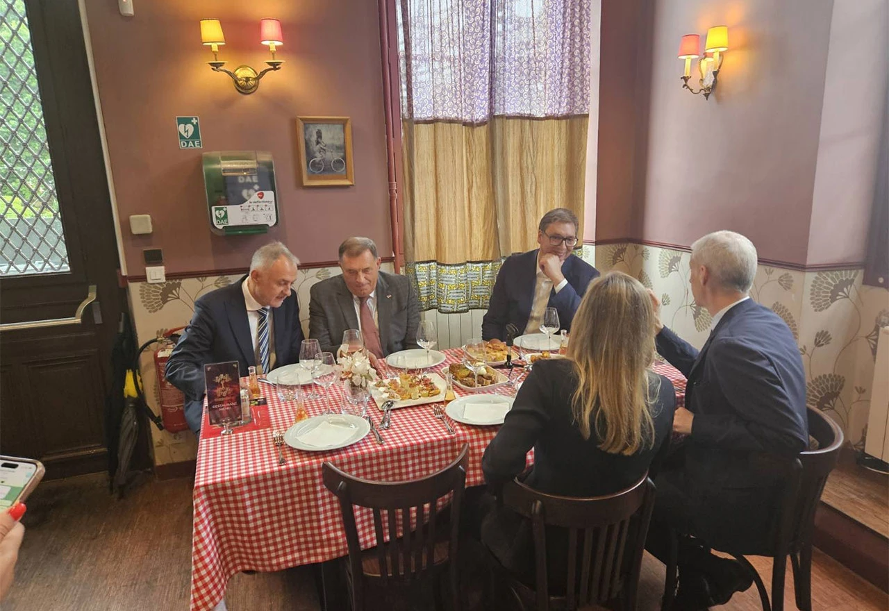 Dodik i Vučić u Parizu: Srpska kuća prava slika snažne Srbije