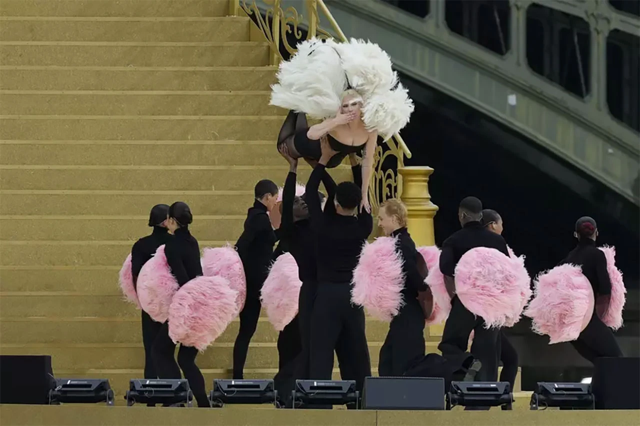 Iako je Lady Gaga oduševila nastupom u Parizu, ona se zapravo nije ni pojavila pred publikom