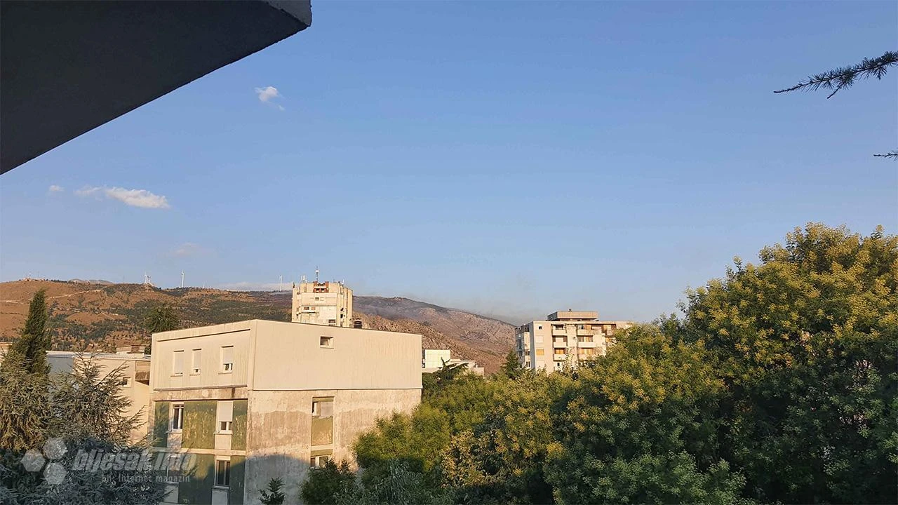 Više požara oko Mostara, na terenu svi vatrogasci. Intenzivno i dalje gori na Fortici